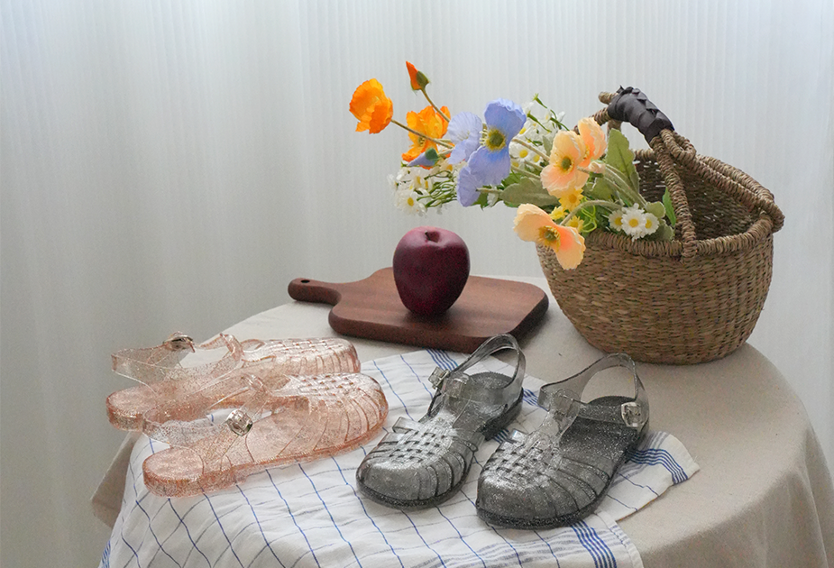 Jelly Sandals Are Back: The Chic Revival of a ’90s Classic